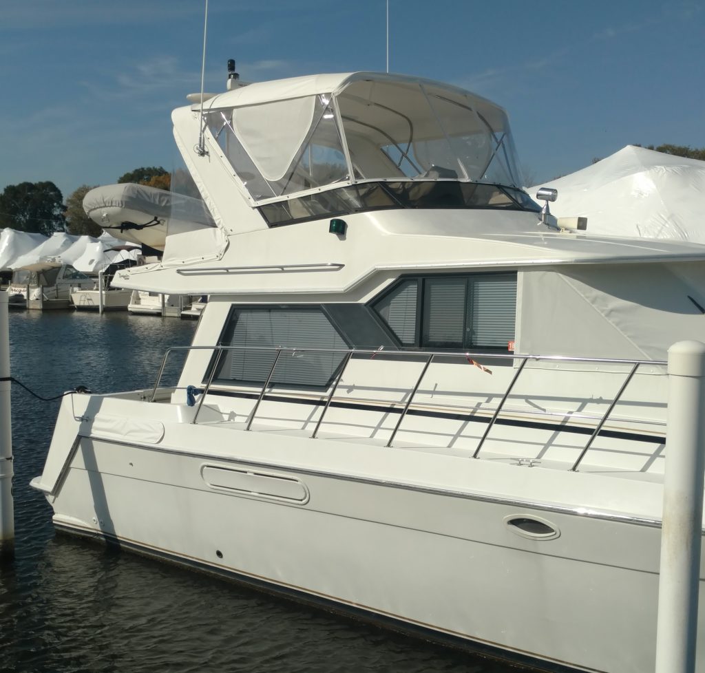 42 Navigator Yacht - Flybridge Enclosure