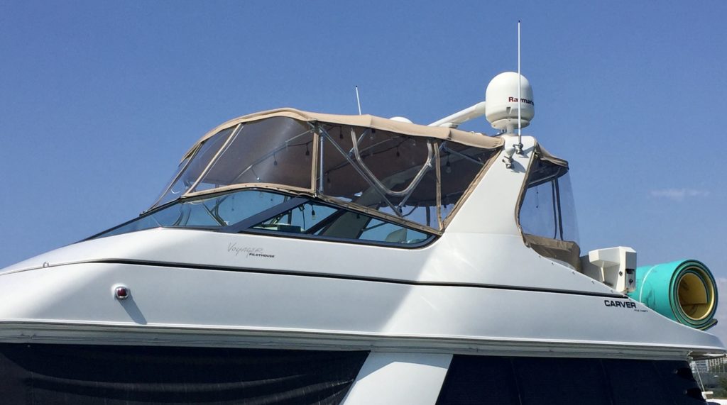 2000 Carver 530 Voyager Pilothouse with 3 Forward Makrolon Windows